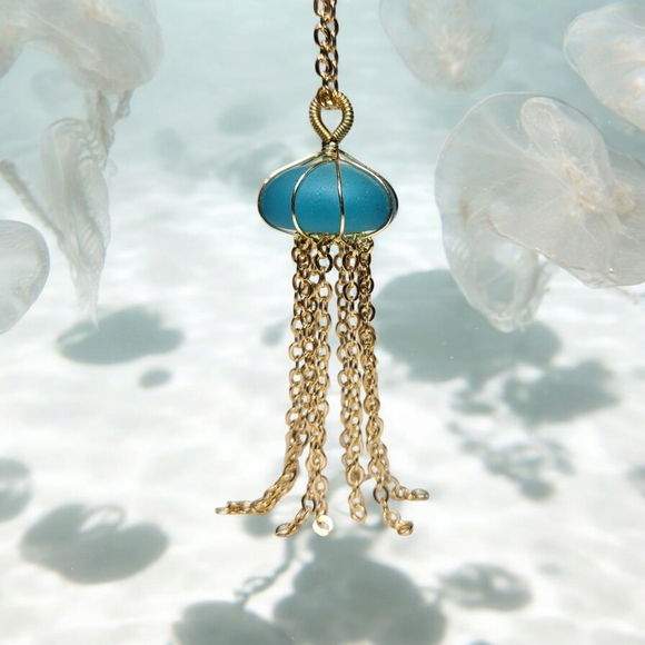 Jellyfish Necklace on 31" welded chain, gold plated steel - Picture 7 of 7